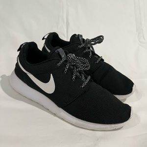 Women’s Nike Roche Sneakers